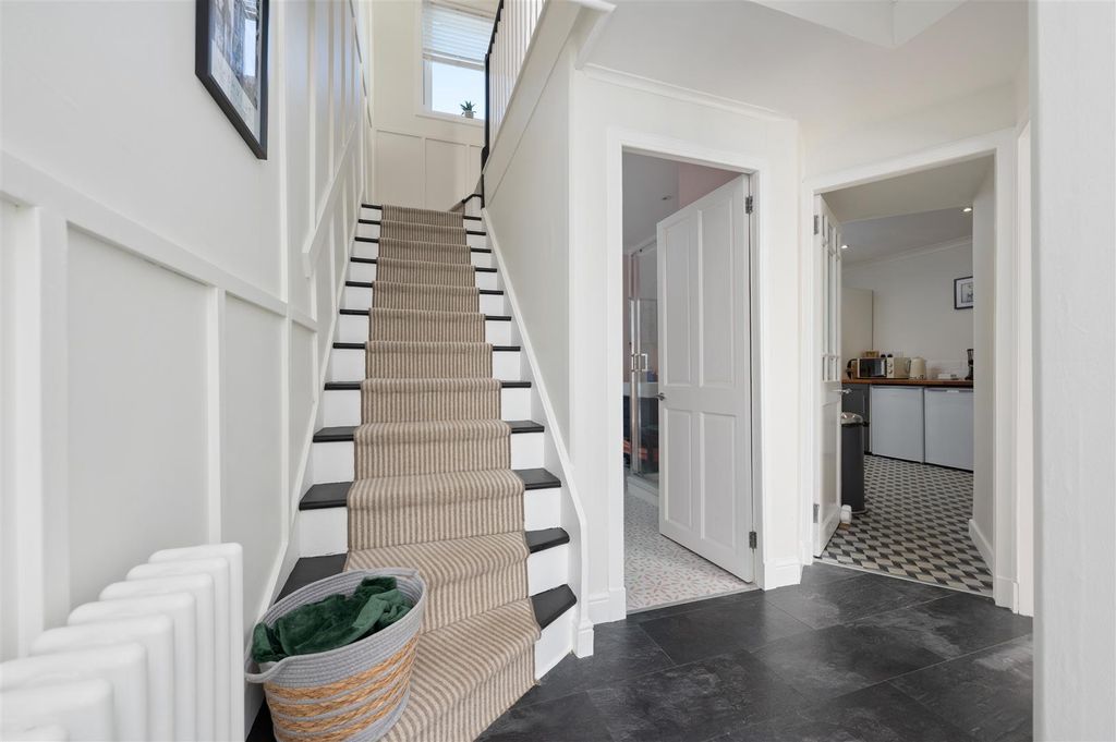 Property photo 3 of 31 35Upperwellheads003.Jpg