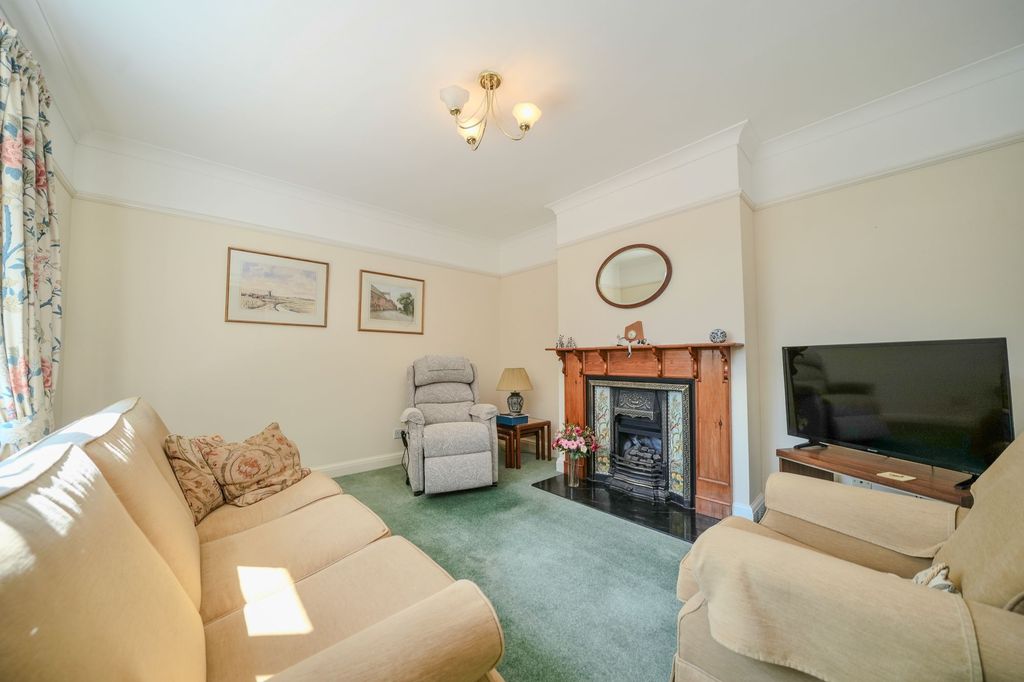 Property photo 3 of 33