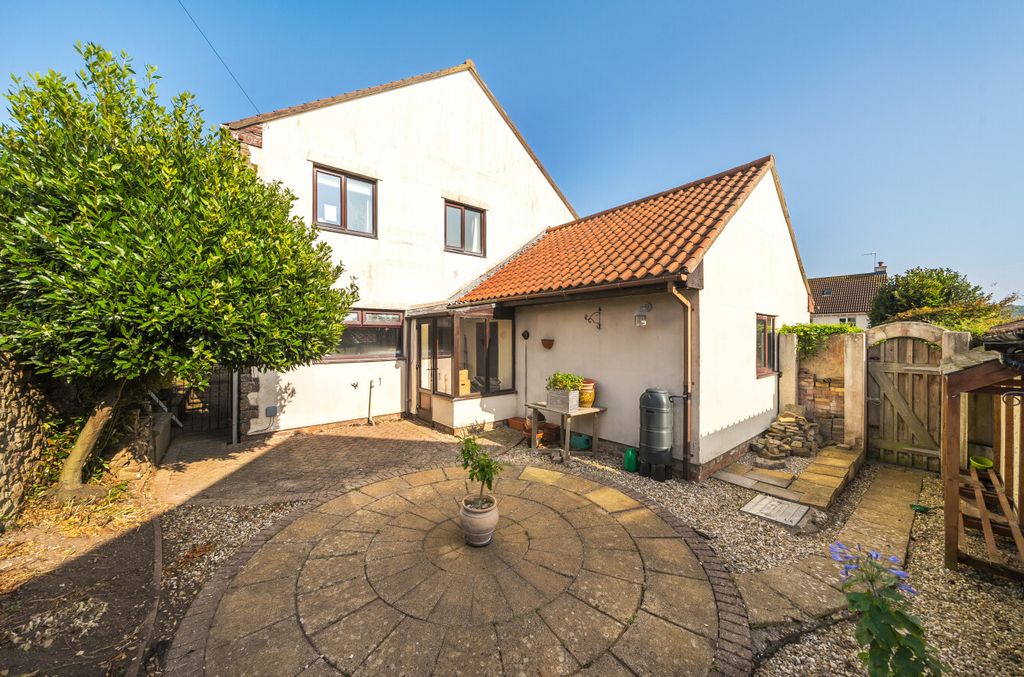 Property photo 2 of 22