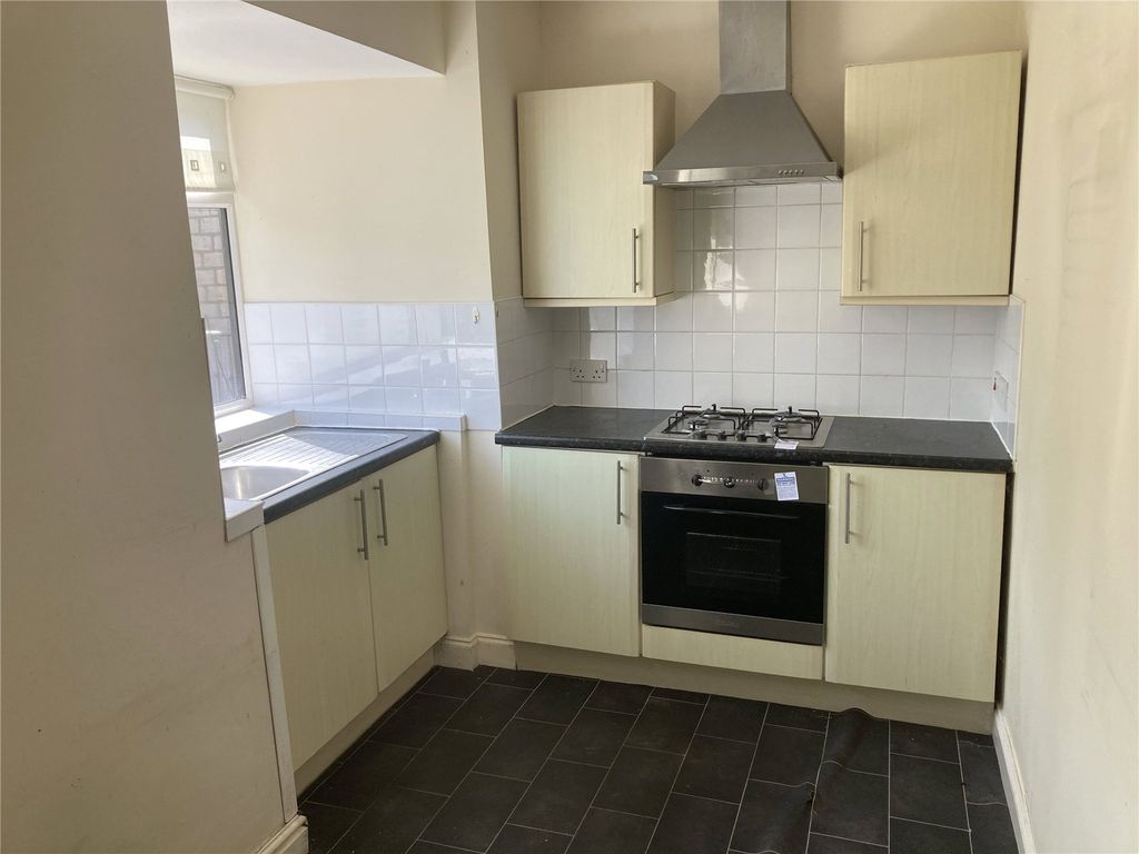 Property photo 2 of 12 Picture No. 14