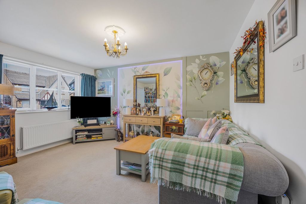 Property photo 3 of 18
