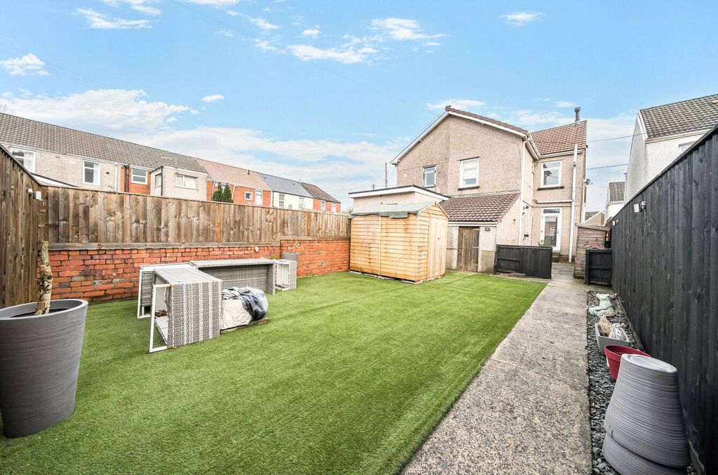 Property photo 2 of 17 Picture No. 05