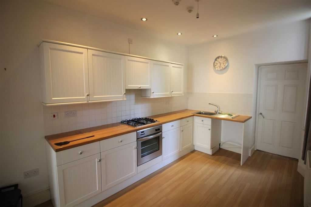 Property photo 2 of 5 Kitchen