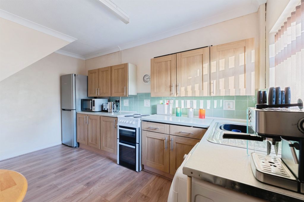 Property photo 3 of 16