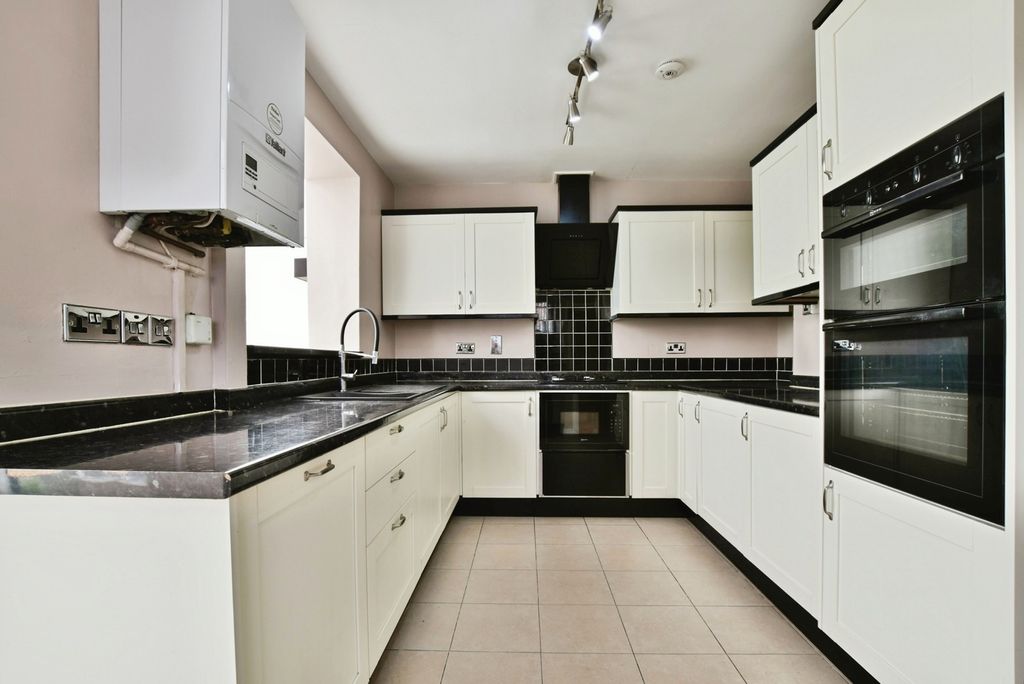 Property photo 2 of 20 Pbox-Img.Jpg