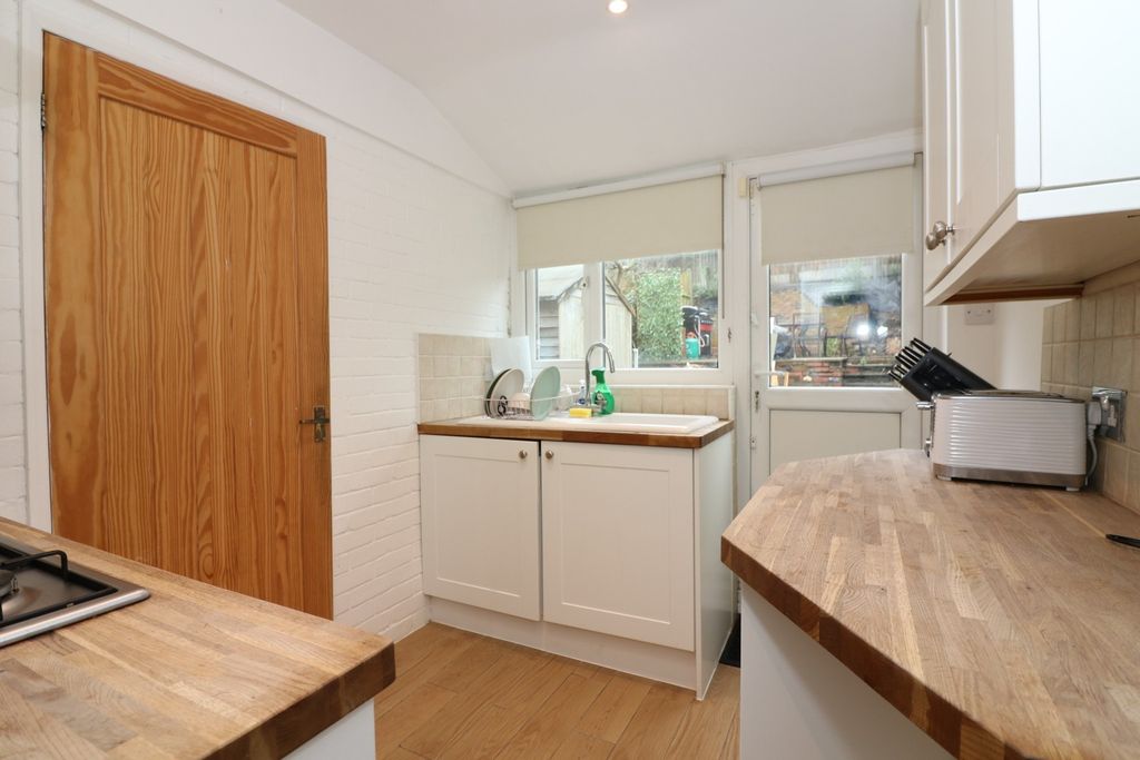 Property photo 3 of 11 4936643