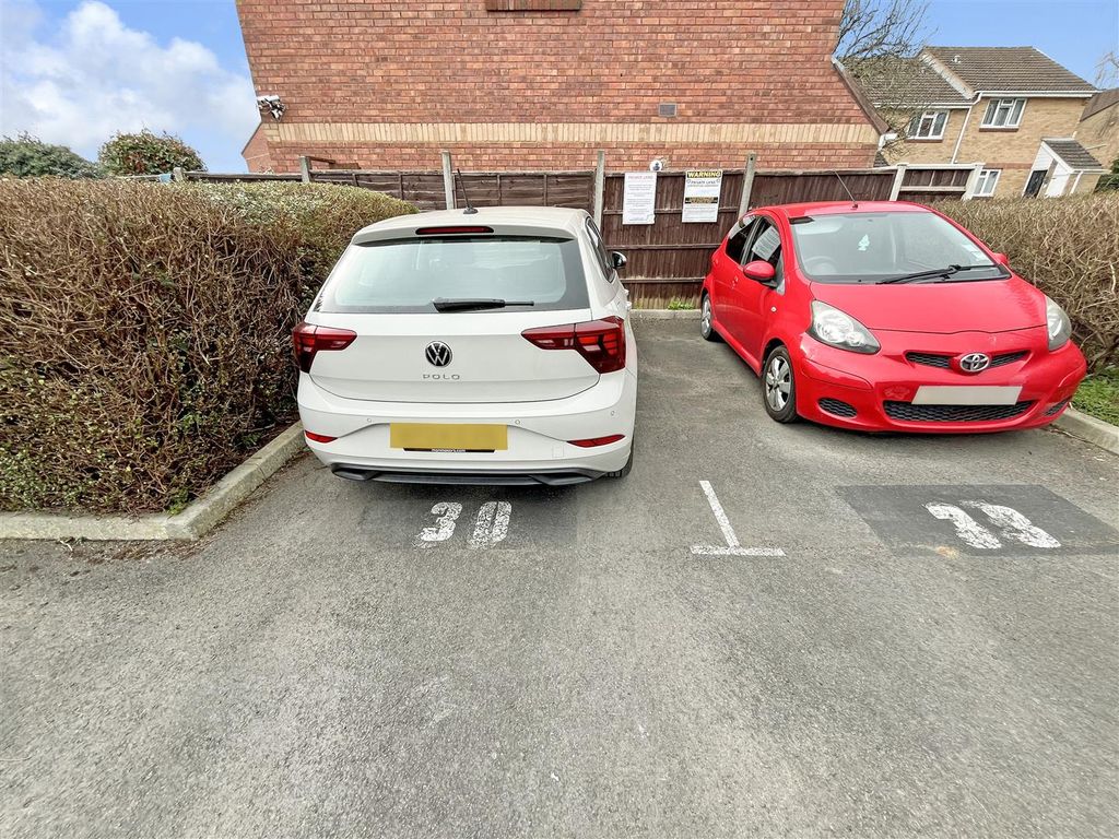 Property photo 3 of 13 Parking
