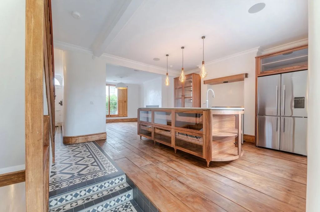 Property photo 3 of 10