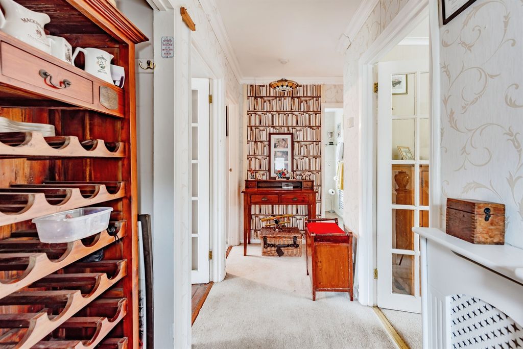 Property photo 2 of 17