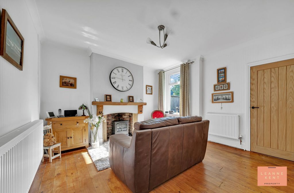 Property photo 3 of 27