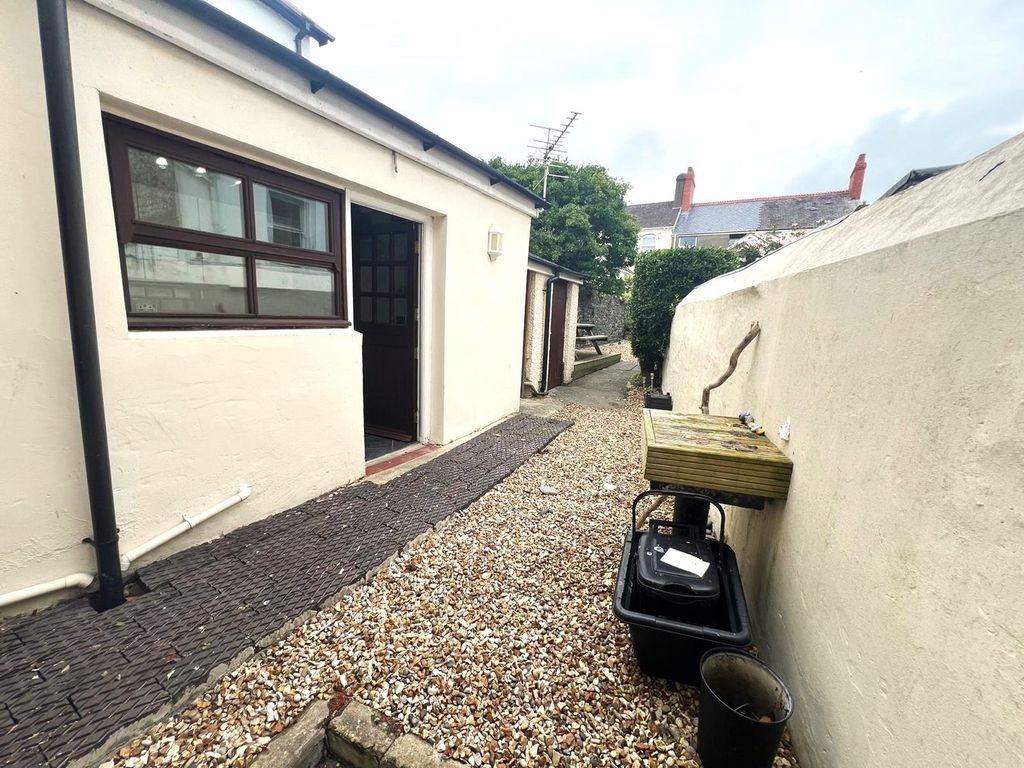 Property photo 3 of 13