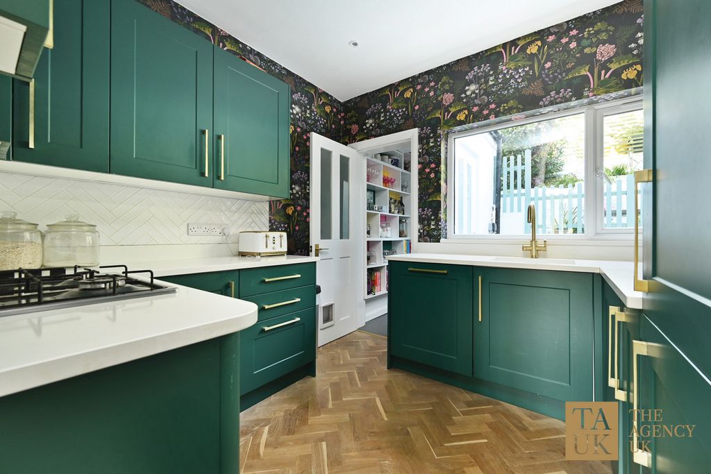 Property photo 1 of 25