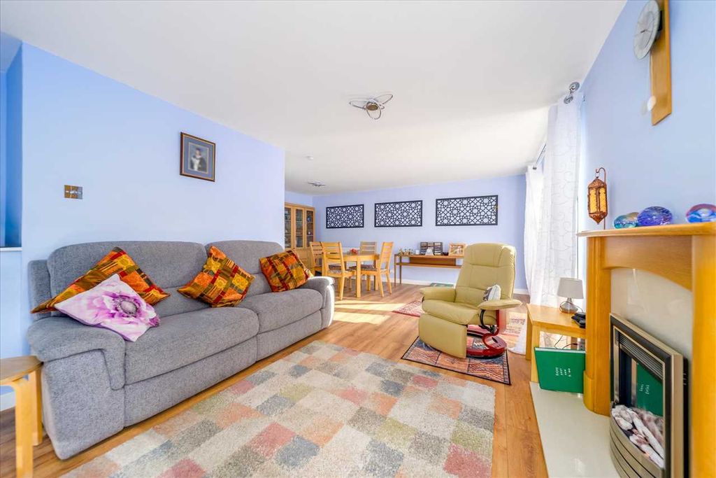 Property photo 3 of 19
