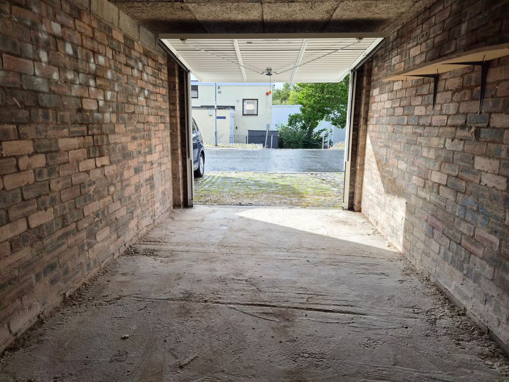Property photo 3 of 5 Garage