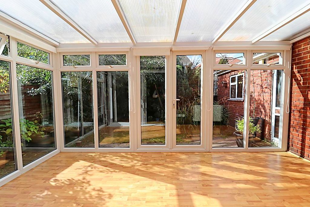 Property photo 3 of 20 Conservatory