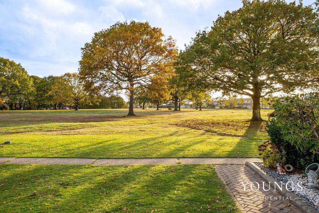 Property photo 2 of 27