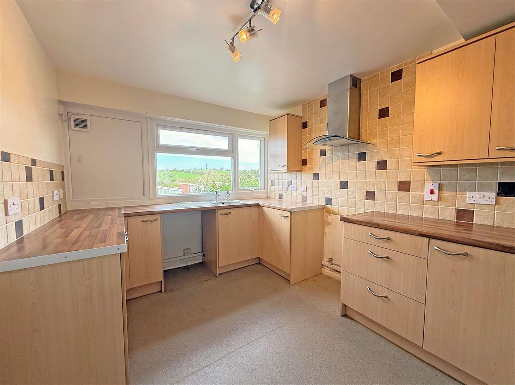 Property photo 3 of 12 Langley Cres 162 - Kitchen Fp.Jpg