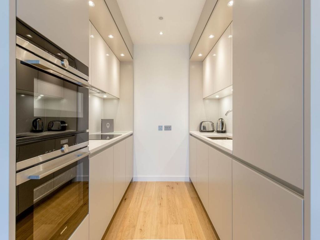 Property photo 3 of 8 Kitchen