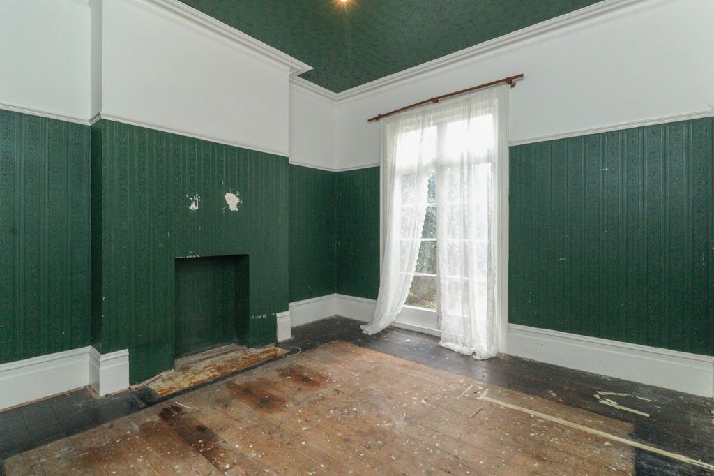 Property photo 2 of 12 Picture 2