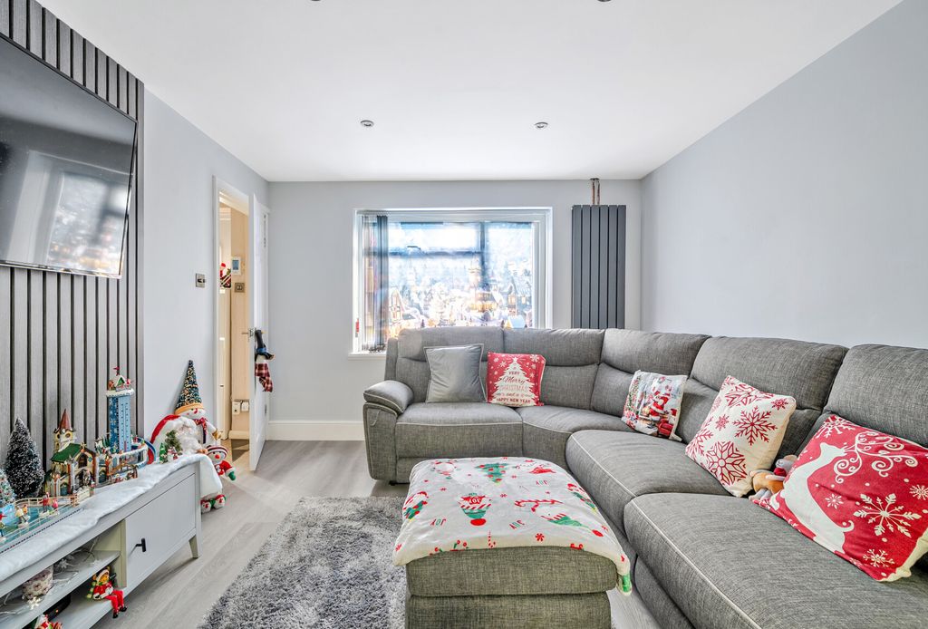 Property photo 3 of 22 1383014-12-692480...