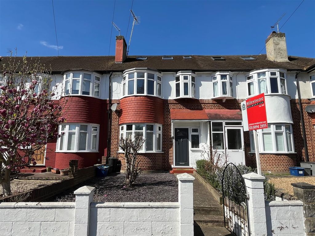 Property photo 1 of 18 233 Whitton Dene April 3.Jpg