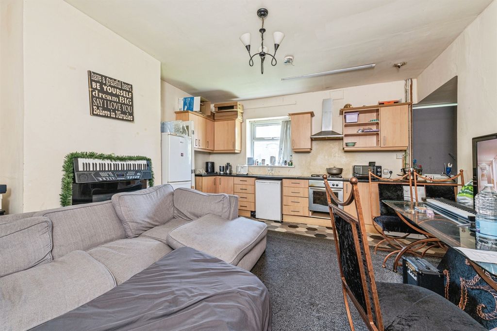Property photo 3 of 14