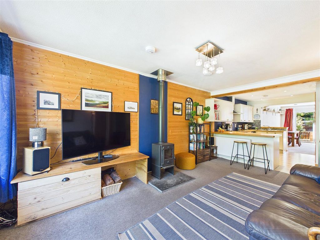 Property photo 3 of 23 Sitting Room