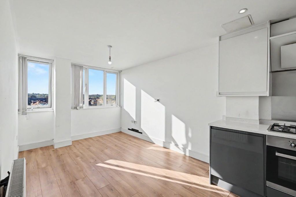 Property photo 3 of 17 38 Bartholomew Fep_12.Jpg