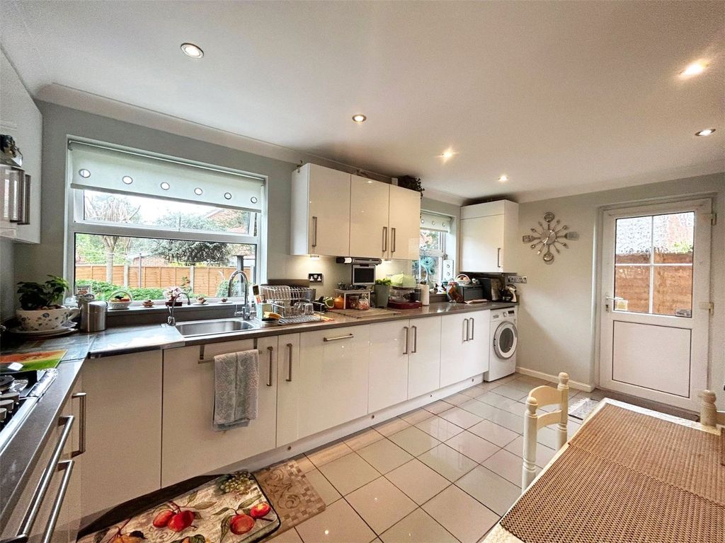 Property photo 2 of 12 Picture No. 16