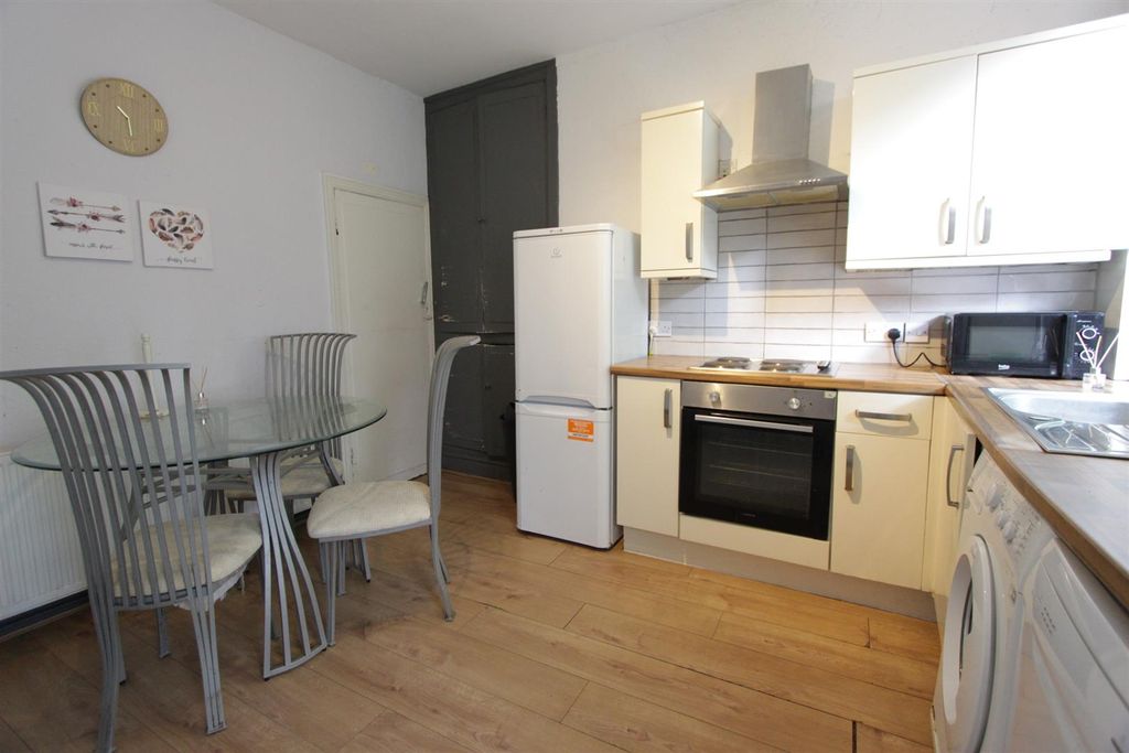 Property photo 2 of 10 Kitchen.Jpg