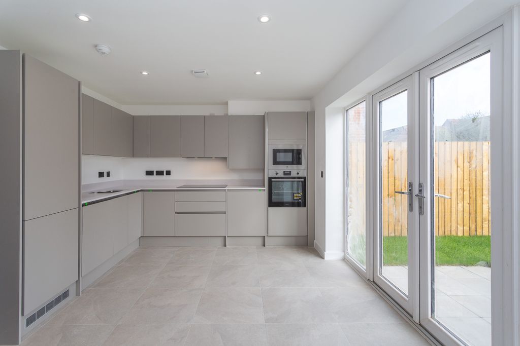 Property photo 3 of 12 Kitchendinera