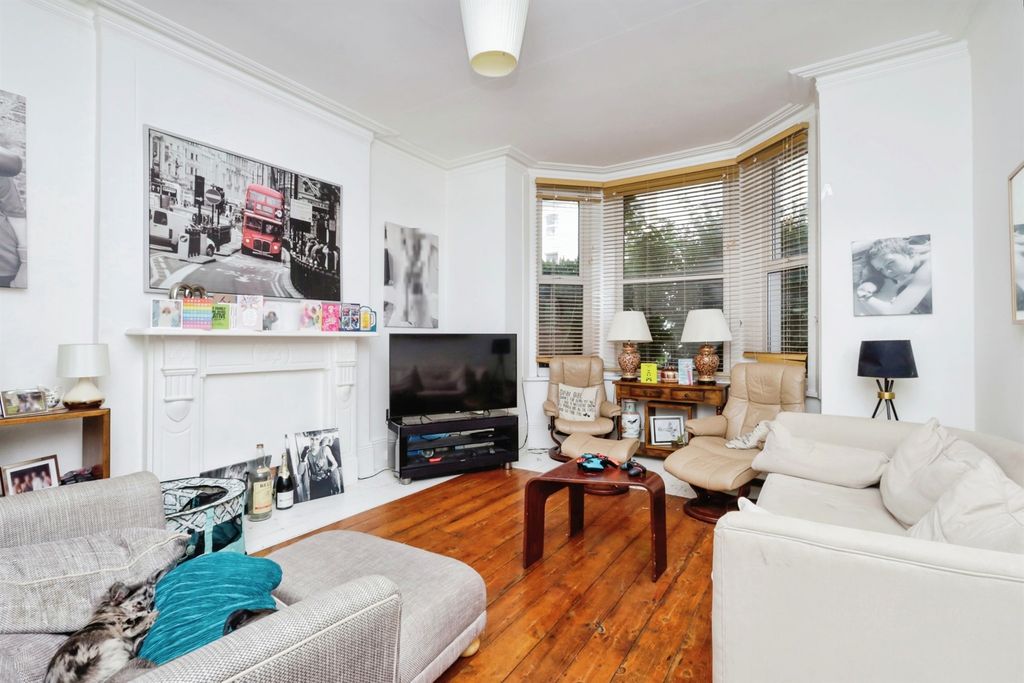 Property photo 2 of 17