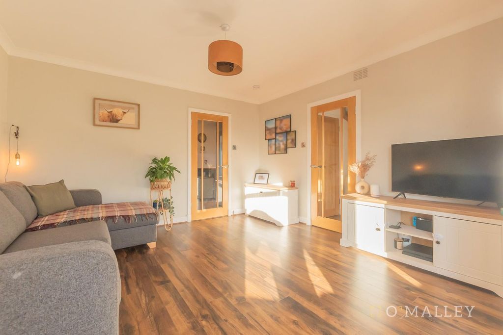 Property photo 3 of 16 Lounge