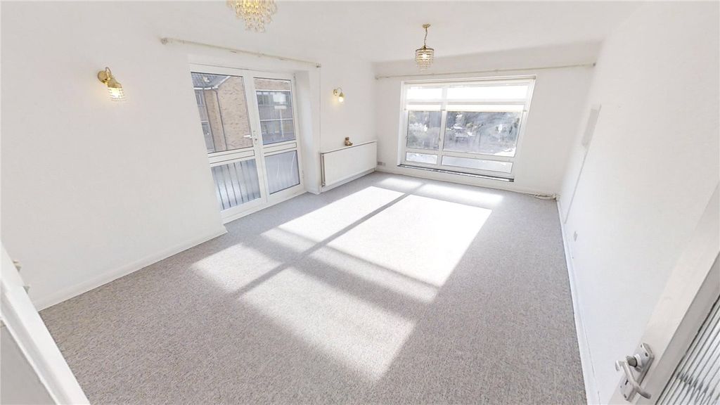 Property photo 2 of 19 Picture No. 03