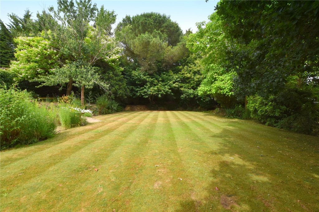 Property photo 3 of 21 Garden