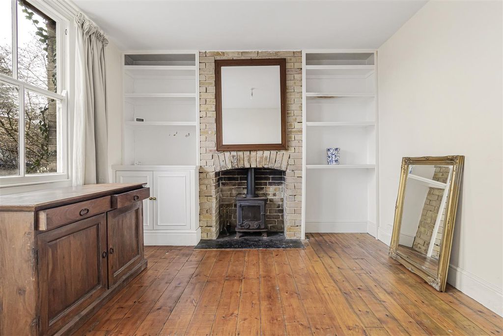 Property photo 3 of 24 4_72364.Jpg