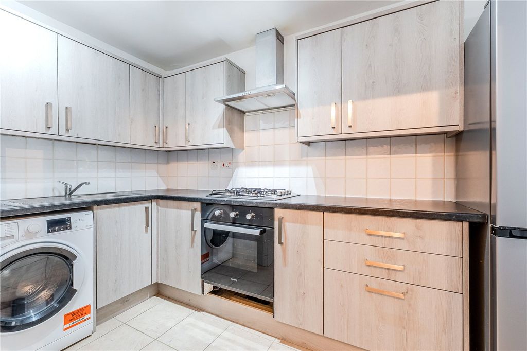 Property photo 2 of 11 Picture No. 12