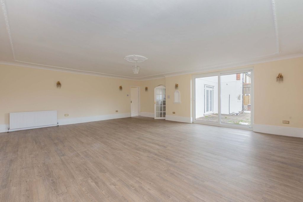 Property photo 3 of 22