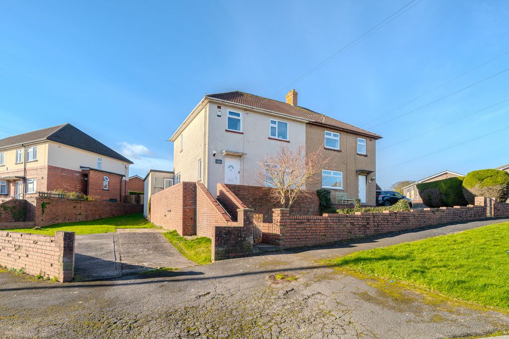 Property photo 1 of 32
