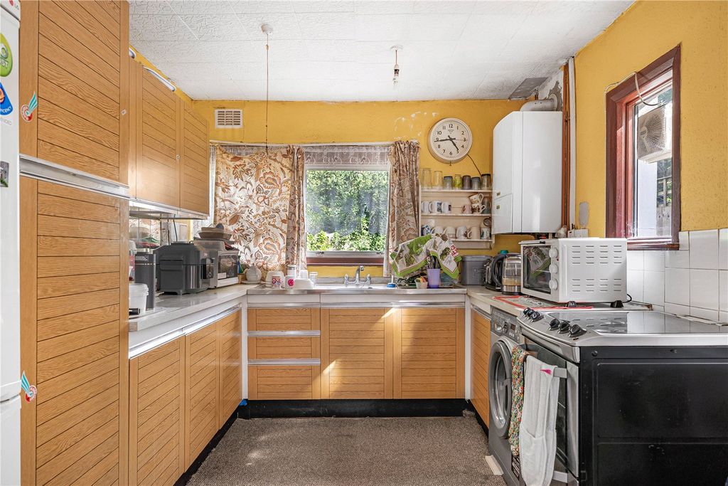 Property photo 3 of 20 Kitchen