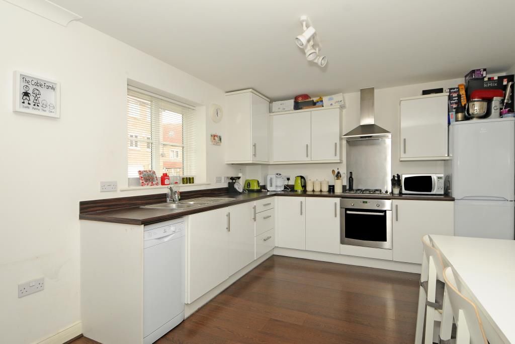 Property photo 3 of 10 Kitchen