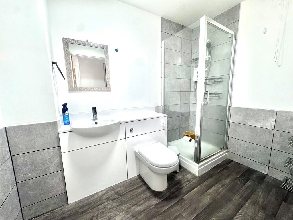 Property photo 3 of 5 Bathroom