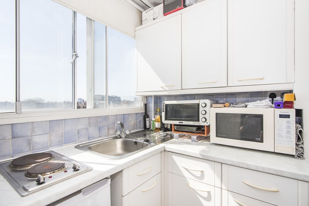 Property photo 2 of 6 Kitchen