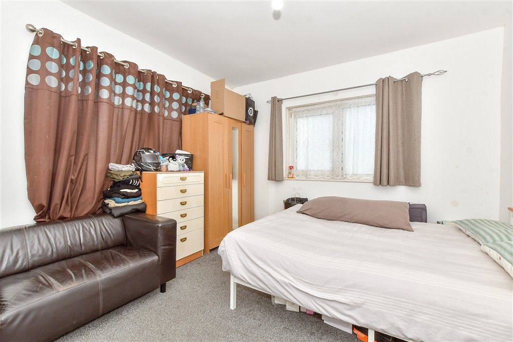 Property photo 3 of 9 Lounge