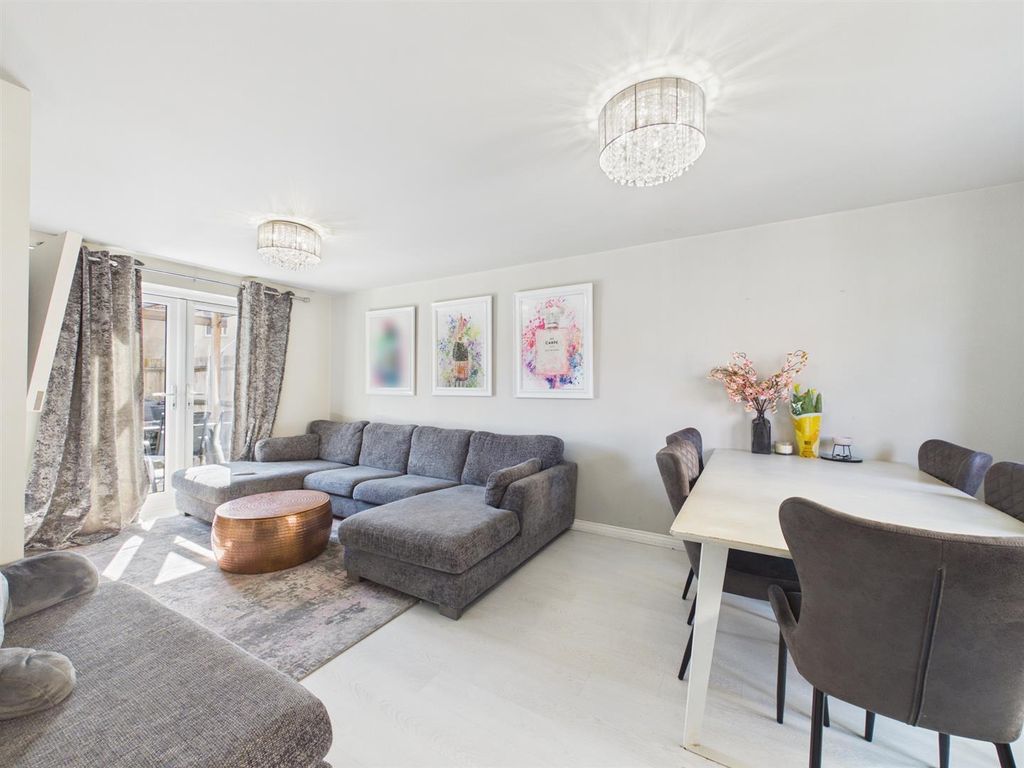 Property photo 3 of 16 Cam02435G0-Pr0229-Still006.Jpg