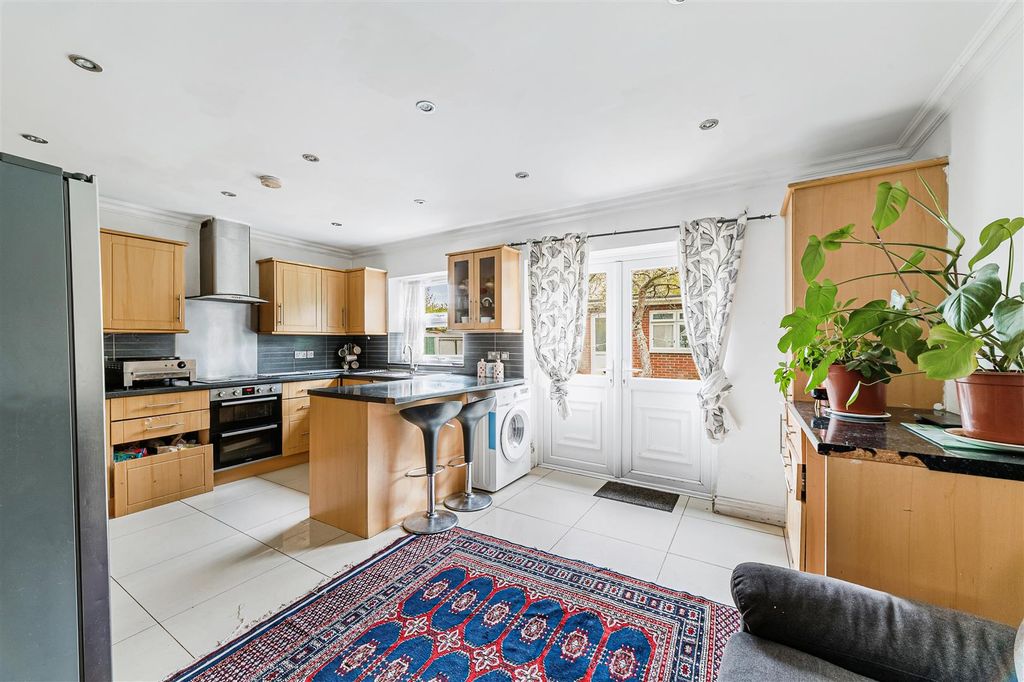 Property photo 3 of 16 13, Norman Way-8.Jpg