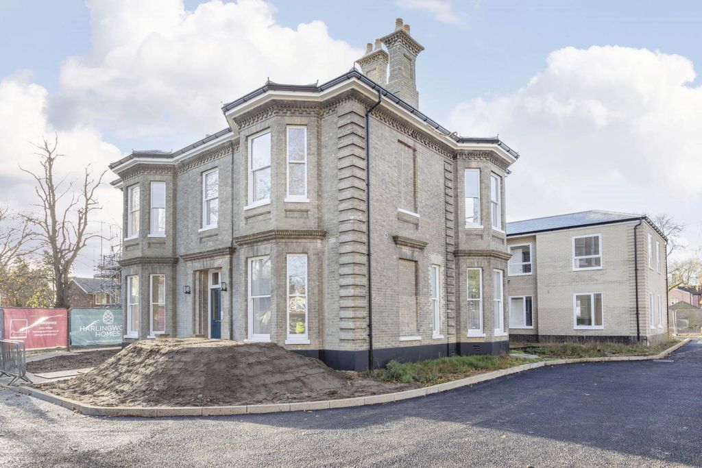 Property photo 1 of 9