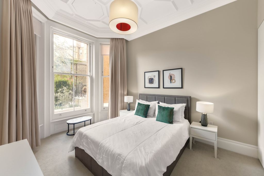 Property photo 3 of 9 Lower Sloane Street