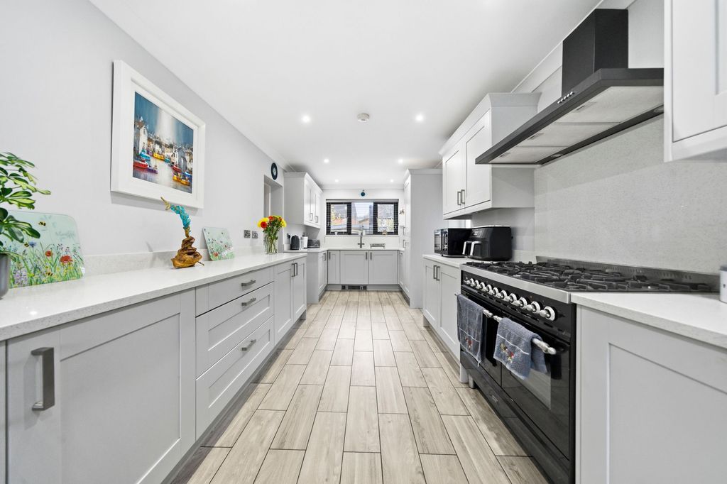 Property photo 3 of 30