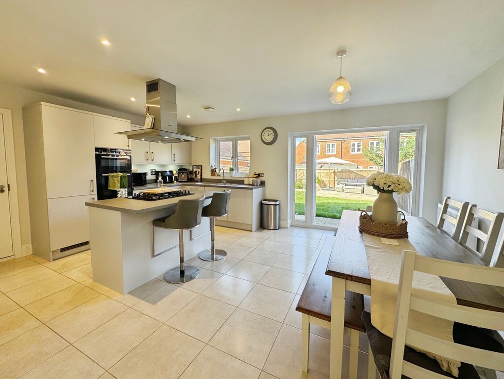 Property photo 3 of 19 Pbox-Img.Jpg